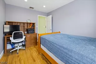 286 Gilbert Ave, Elmwood Park, NJ 07407 - Photo 15