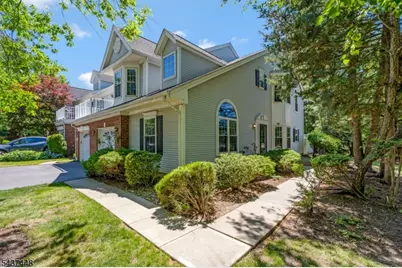 34 Topaz Dr, Franklin Township, NJ 08823 - Photo 3