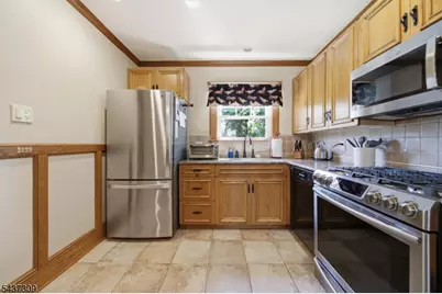 374 Diamond Bridge Ave, Hawthorne, NJ 07506 - Photo 13