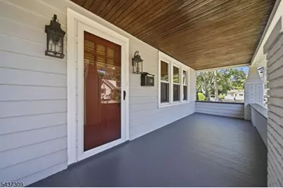 374 Diamond Bridge Ave, Hawthorne, NJ 07506 - Photo 3