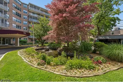 530 Valley Road C00 #2V, Montclair, NJ 07043 - Photo 13