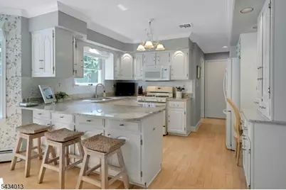 29 Sandra Ln, Randolph Township, NJ 07869 - Photo 9