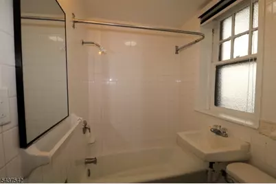 160-164 New York Ave #3, Newark, NJ 07105 - Photo 9