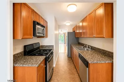 18 Mews Ln, South Orange, NJ 07079 - Photo 5