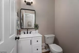 8 Scarlet Oak Dr, Montgomery Township, NJ 08540 - Photo 5