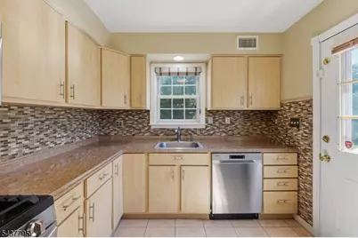 81 Hudson Ave, Ridgefield, NJ 07660 - Photo 5