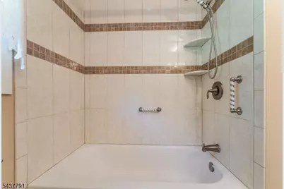 24 Hardscrabble Hill Rd, Raritan Township, NJ 08822 - Photo 17