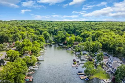 209 Squaw Trl, Hopatcong, NJ 07821 - Photo 35