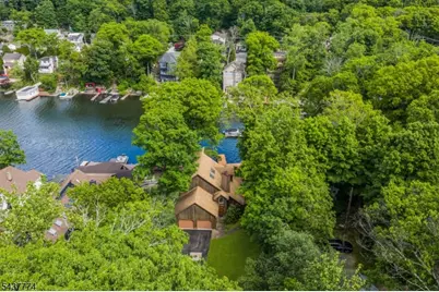 209 Squaw Trl, Hopatcong, NJ 07821 - Photo 33
