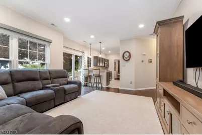 25 Village Square Dr, Union Township, NJ 08802 - Photo 11