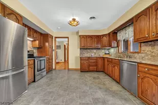 42 Goldfinch Ln, West Milford Twp., NJ 07421 - Photo 3