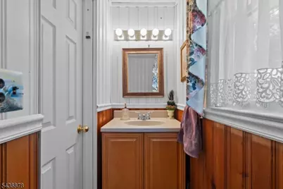 36 Underwood Rd, Montville Township, NJ 07045 - Photo 17