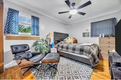 1038 Centre St, Raritan, NJ 08869 - Photo 17