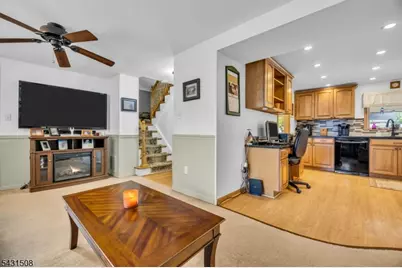 1038 Centre St, Raritan, NJ 08869 - Photo 7