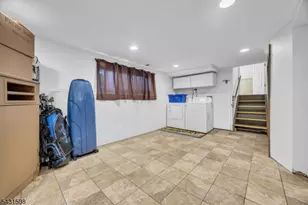 1038 Centre St, Raritan, NJ 08869 - Photo 25