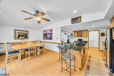 1038 Centre St, Raritan, NJ 08869 - Photo 9