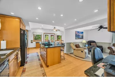 1038 Centre St, Raritan, NJ 08869 - Photo 13