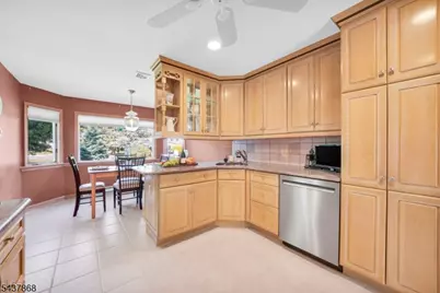 184 Andover Dr, Wayne, NJ 07470 - Photo 9