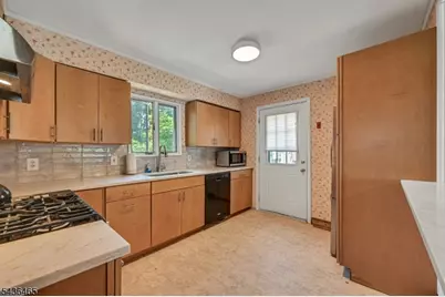 21 Butler Pl, Wanaque, NJ 07420 - Photo 5