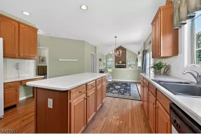21 Surry Lane, Franklin Township, NJ 08802 - Photo 5