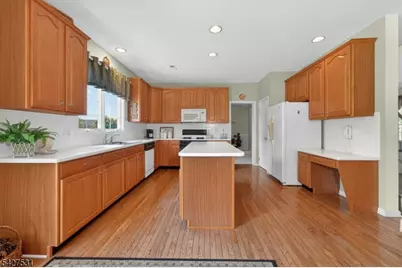 21 Surry Lane, Franklin Township, NJ 08802 - Photo 3
