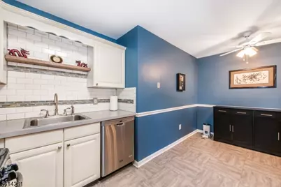 82 Sunrise Dr, Hanover Township, NJ 07981 - Photo 5