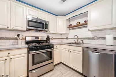82 Sunrise Dr, Hanover Township, NJ 07981 - Photo 3