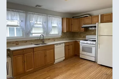 9 Royal Ave, Livingston, NJ 07039 - Photo 5