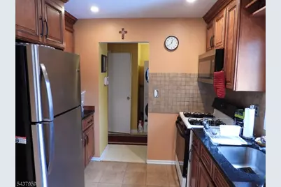41 Riverbend Dr, North Brunswick Township, NJ 08902 - Photo 5