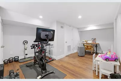 307 N Farview Ave, Paramus, NJ 07652 - Photo 35