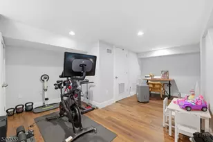 307 N Farview Ave, Paramus, NJ 07652 - Photo 35