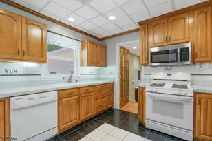 78 Bernard St, Branchburg Township, NJ 08876 - Photo 17