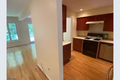 8 Stockton Ct, Parsippany, NJ 07950 - Photo 9