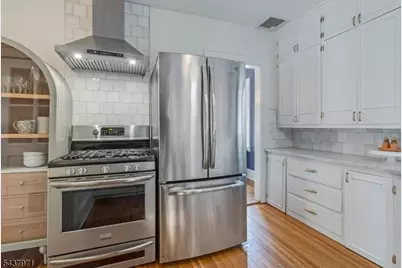 40 Comley Pl, Bloomfield, NJ 07003 - Photo 17