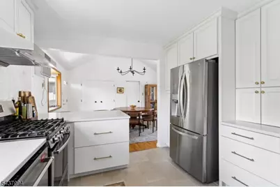 329 Maplewood Ave, Kenilworth, NJ 07033 - Photo 9