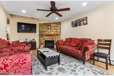 36 Hickory Hill Ct, Rockaway Township, NJ 07866 - Photo 5