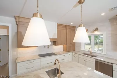 14 Holmes Oval, New Providence, NJ 07974 - Photo 3