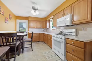 29 Corsi Rd, Bloomfield, NJ 07003 - Photo 9
