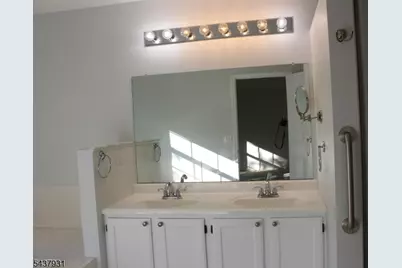 19 Cummington Ln, Raritan Township, NJ 08822 - Photo 13