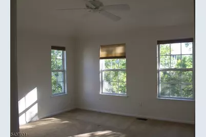 19 Cummington Ln, Raritan Township, NJ 08822 - Photo 9