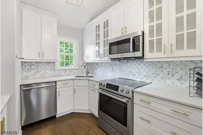 130 Smithfield Ct, Bernards Township, NJ 07920 - Photo 5