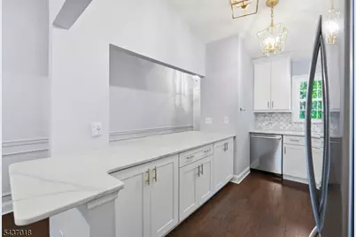 130 Smithfield Ct, Bernards Township, NJ 07920 - Photo 3