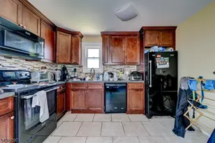 138 Hamburg Turnpike, Bloomingdale, NJ 07403 - Photo 9