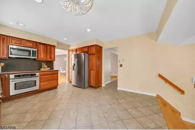 72 Agawam Dr, Wayne, NJ 07470 - Photo 9