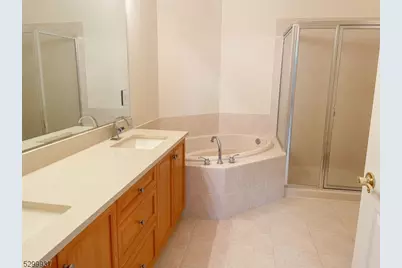 511 Kensington Ln, Livingston, NJ 07039 - Photo 9