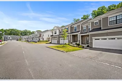 17 Kelsch Dr, Morris Plains, NJ 07950 - Photo 3