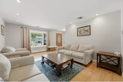 16 Windsor Dr, Jefferson Township, NJ 07438 - Photo 9