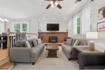16 Windsor Dr, Jefferson Township, NJ 07438 - Photo 11