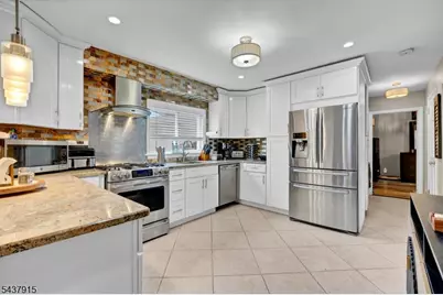 91 Crestview Rd, Woodbridge Township, NJ 08863 - Photo 13