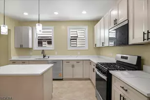 118 Lehigh Ave Apt, Newark, NJ 07112 - Photo 3